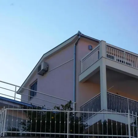 1 Im Erdgeschos Mit Terrasse Und Meerblick Apartment
