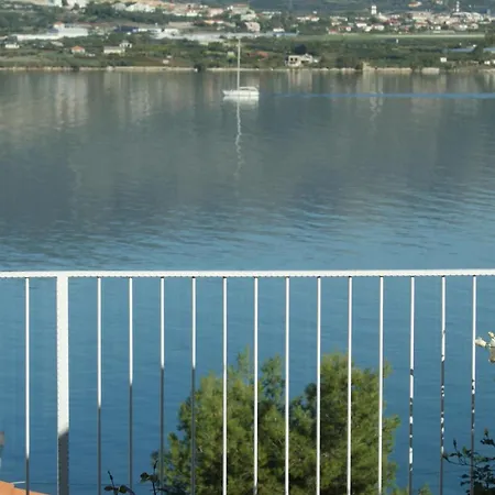 1 Im Erdgeschos Mit Terrasse Und Meerblick * Trogir