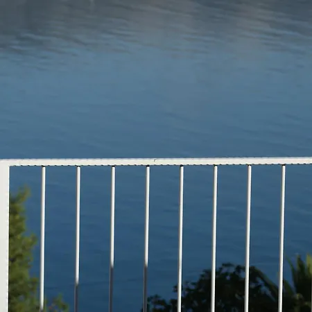 1 Im Erdgeschos Mit Terrasse Und Meerblick 트로기르